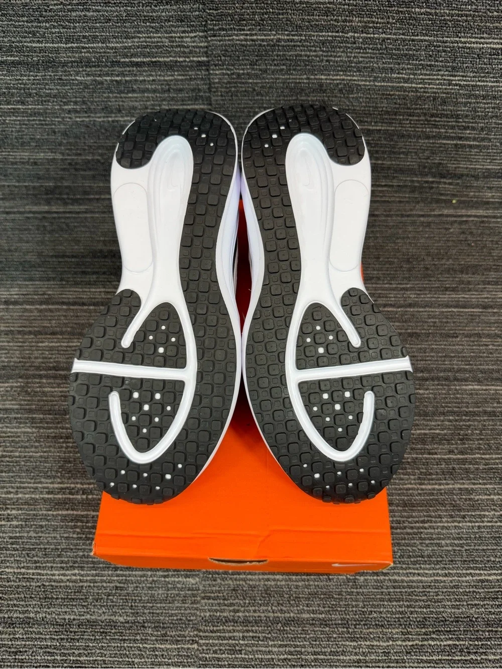 Nike Revolution 8 Easyon Black/White/Anthracite Slip-On Running Men 9 Women 10.5
